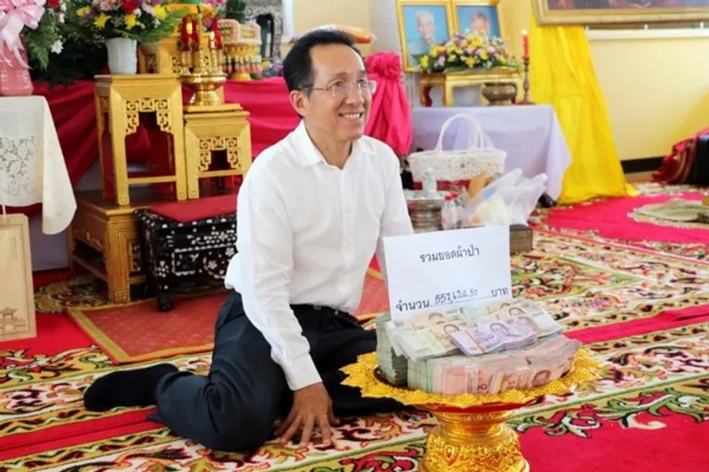 ตลาดสี่มุมเมืองทอดผ้าป่ายอด 5 แสน ...พร้อมถวายศาลาบำเพ็ญกุศล ''