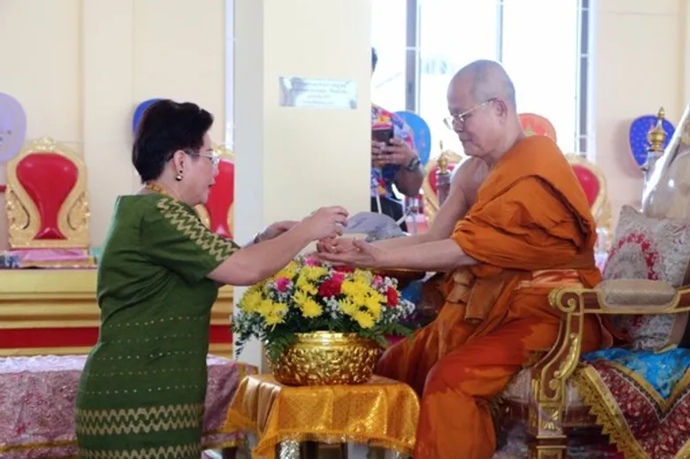 ตลาดสี่มุมเมืองทอดผ้าป่ายอด 5 แสน ...พร้อมถวายศาลาบำเพ็ญกุศล ''