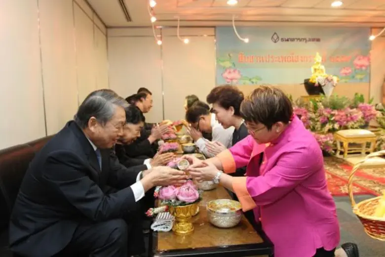 นายเดชา ตุลานันท์ รองประธานกรรมการบริหาร ...