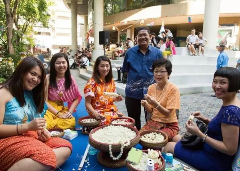 สโมสรนักศึกษาประจำปีการศึกษา2558 ร่วมกับก...