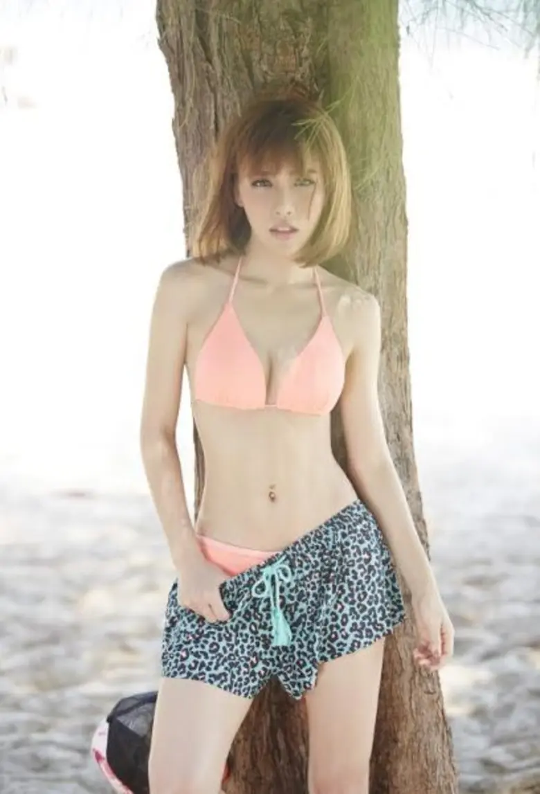เปิดตัวเป็นสาวคนรู้ใจอดีตนักร้องหนุ่ม "ฟล...