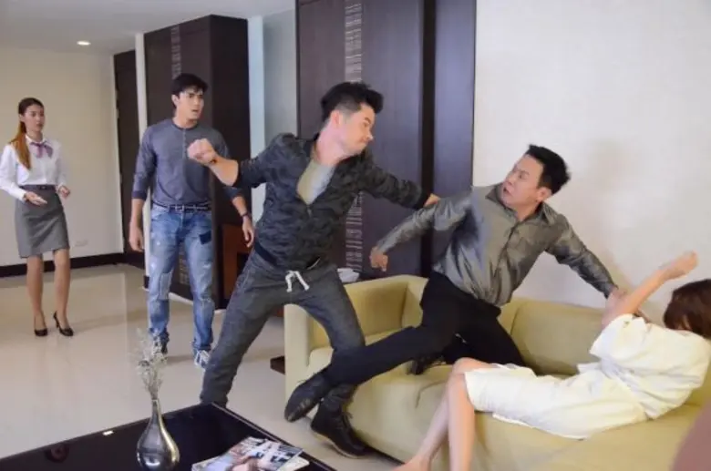 “มาร์กี้” เสียท่าโดนข่มเหง “ไม้-อ้น” ฮีโร่ตะลุมบอนช่วย