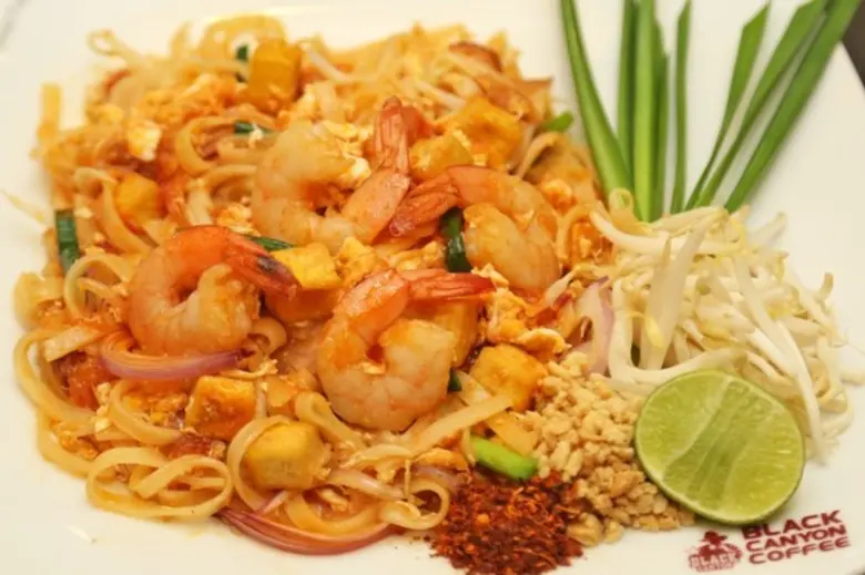 "ผัดไทย" เมนูที่คุ้นเคยคู่บ้านคู่เมืองไทยมายาวนาน แ...