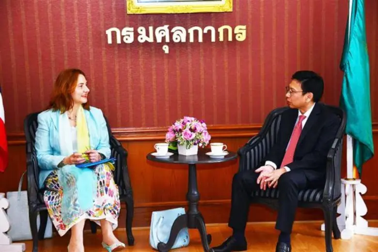 นายกุลิศ สมบัติศิริ อธิบดีกรมศุลกากร ให้ก...