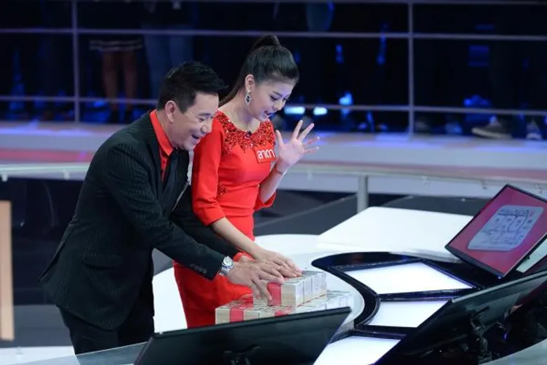 ทีวีไกด์: รายการ “The Money Drop ไทยแลนด์” “บุญโทน คนหนุ่ม” จูงมือ “ลาดา อาภาภัทร” ลูกสาวหัวแก้วหัวแหวน ร่วมฝ่าคำถามชิงแจ็กพอต
