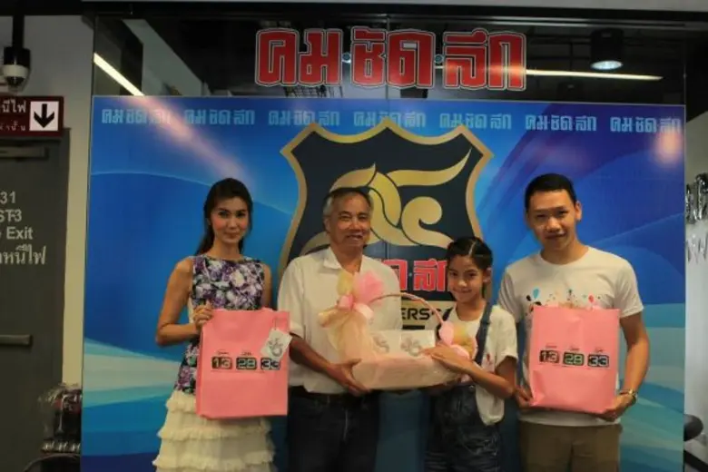 นักแสดงช่อง 3 ร่วมรดน้ำดำหัวสื่อมวลชน ปี 2559 สืบสานขนบธรรมเนียมไทยเทศกาลสงกรานต์