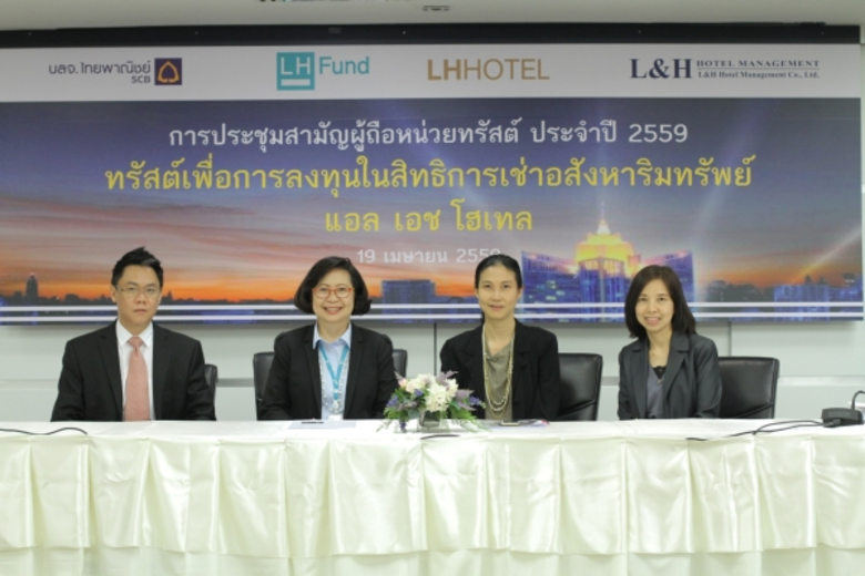 นางสาวเพียงดาว วัฒนายากร (ที่ 2 จากซ้าย) ...