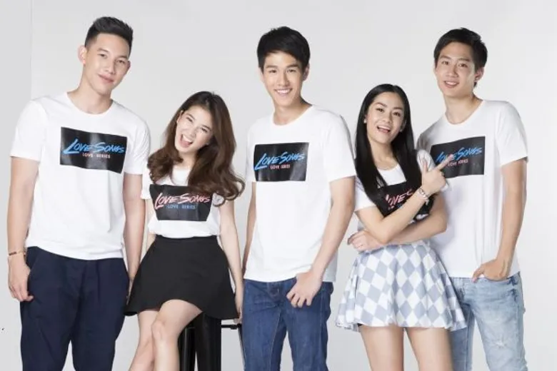 GMM25 ยกทัพนักแสดงวัยรุ่นสุดฮอต ถ่ายรูปฟิตติ้ง โปรเจ็คต์ใหม่ 'Love Songs Love Series’ เริ่มตอนแรก 4 พ.ค. นี้