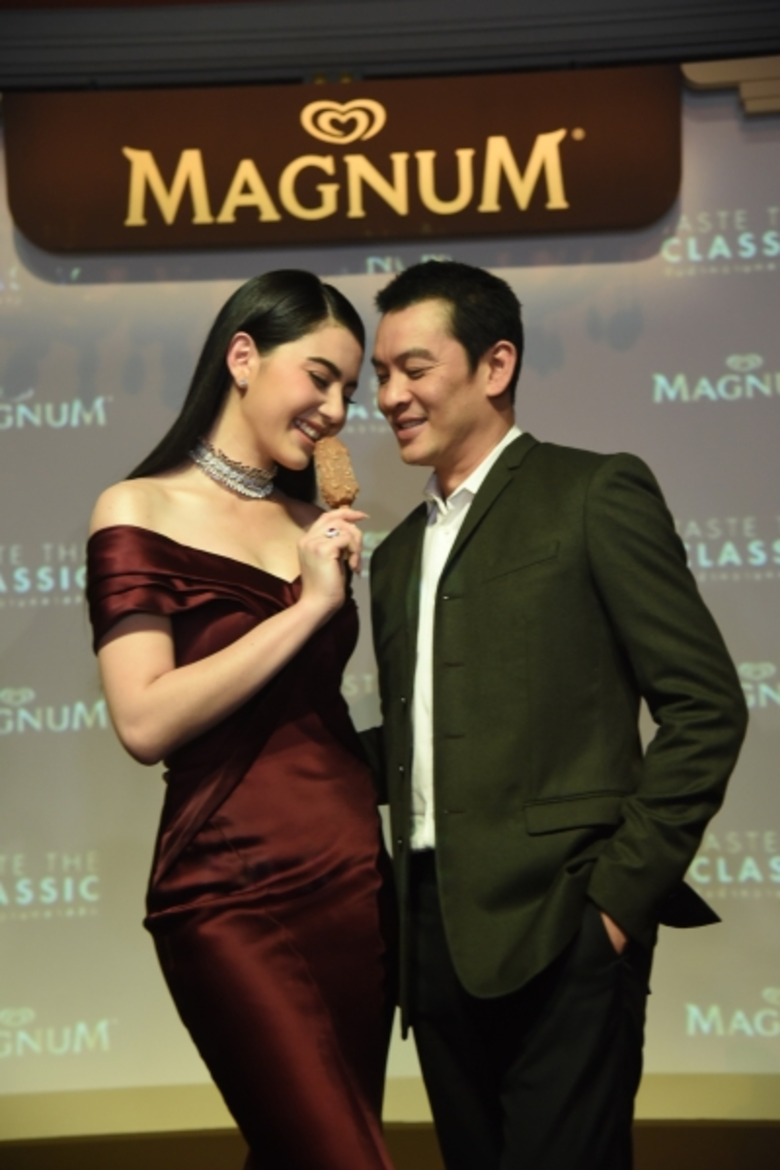 “ใหม่ – ดาวิกา” โชว์ประเดิมสุดปัง!! ครั้งแรกคู่ “ชาคริต”เปิดแคมเปญ “แม็กนั่ม – เทสต์ เดอะ คลาสสิก”