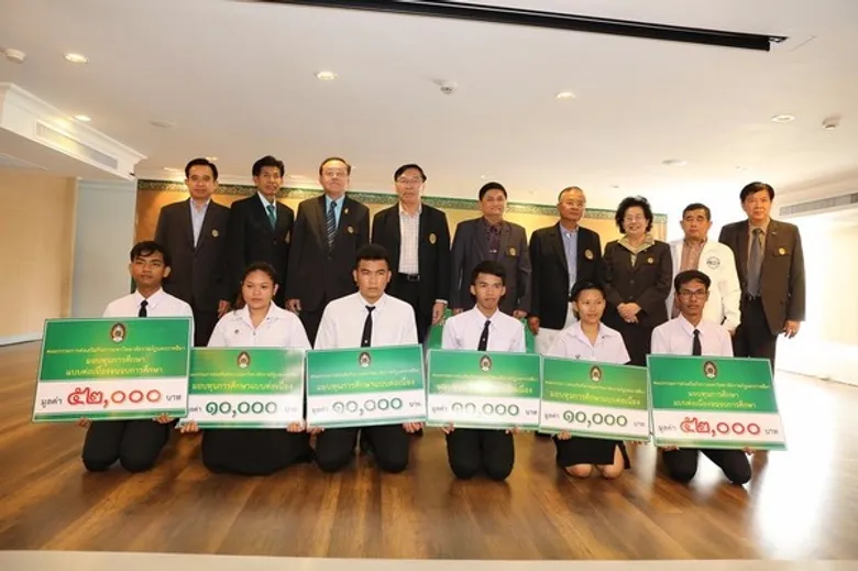 ราชภัฏโคราช มอบทุนการศึกษาแก่เยาวชนเรียนดี ประพฤติดี มีฐานะยากจน