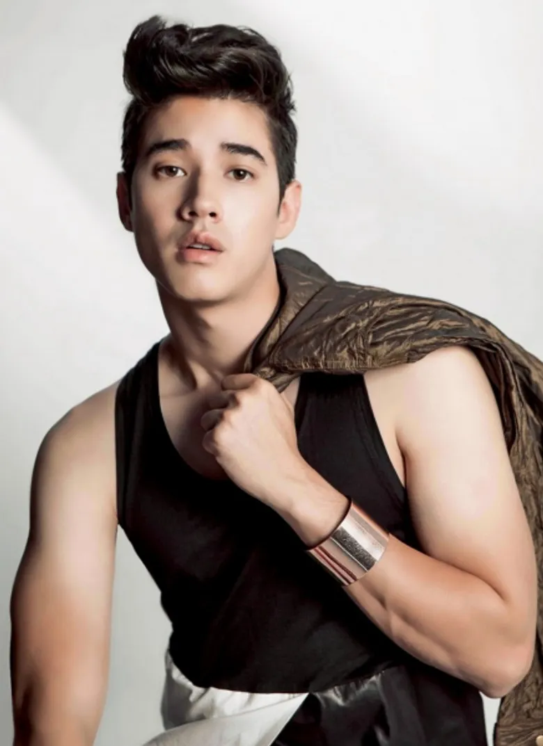 “มาริโอ้” ฟิตหุ่นรอสาด...ความแซบ กลางลาน “เอ็มสเปซ” !!