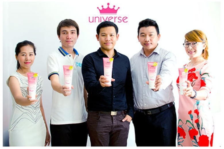 นายวรเทพ บวรจิติกร (กลาง) กรรมการผู้จัดกา...
