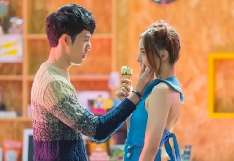 3 หนุ่ม “วี.อาร์.พี” โดนสาวจู่โจม! พลาดท่า เสียจูบ ลงเอ็มวี “ระวังติดใจ (Play With Me)”