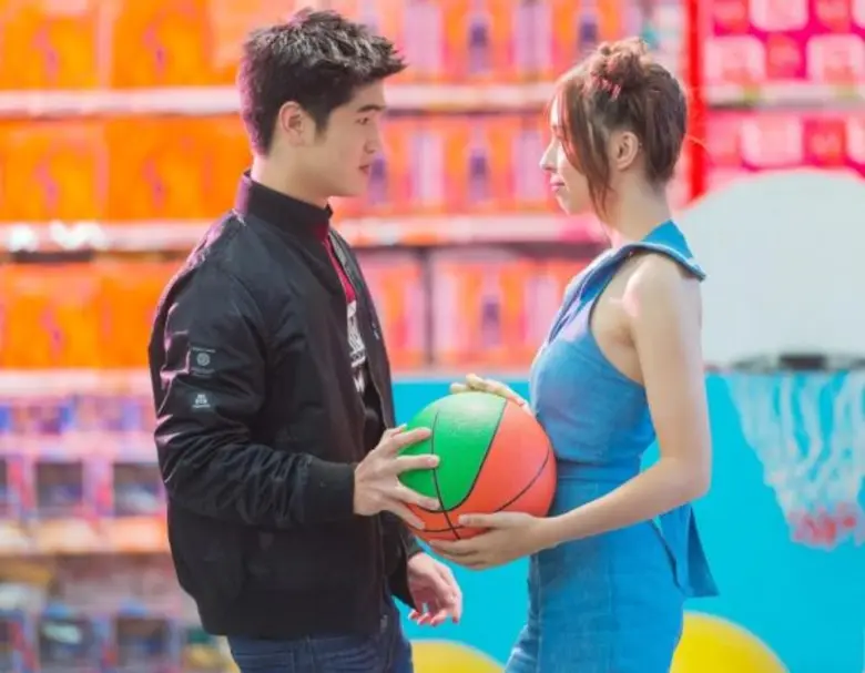 3 หนุ่ม “วี.อาร์.พี” โดนสาวจู่โจม! พลาดท่า เสียจูบ ลงเอ็มวี “ระวังติดใจ (Play With Me)”