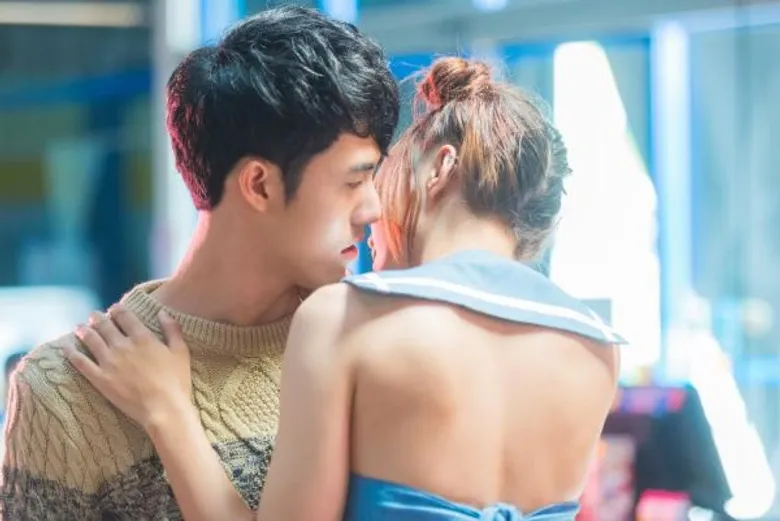 3 หนุ่ม “วี.อาร์.พี” โดนสาวจู่โจม! พลาดท่า เสียจูบ ลงเอ็มวี “ระวังติดใจ (Play With Me)”