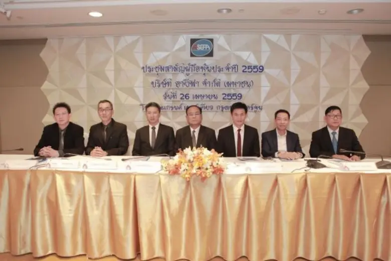 นายสรสิทธิ์ พึ่งสุข (ที่ 4 จากซ้าย) ประธา...