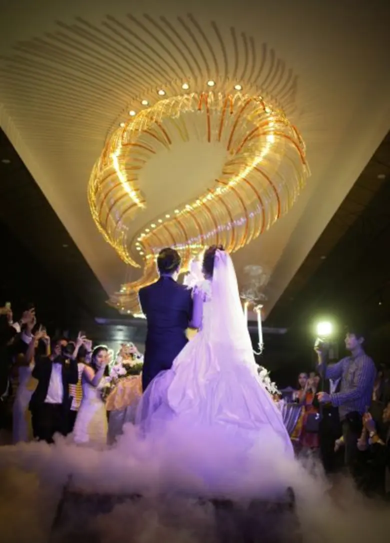 คู่รักที่กำลังมองหาสถานที่จัดงานแต่งงานใน...