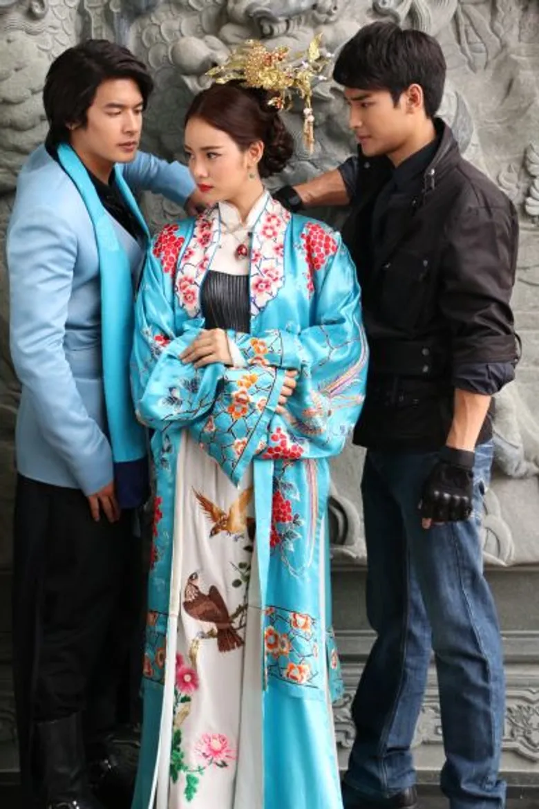 “อาตู่ นพพล” นำทีมบวงสรวง “ไข่มุกมังกรไฟ” “วาววา ณิชารีย์ ” ประกบ 2 พระเอก เพื่อน คณิน – อาโป ณัฐวิญญ์