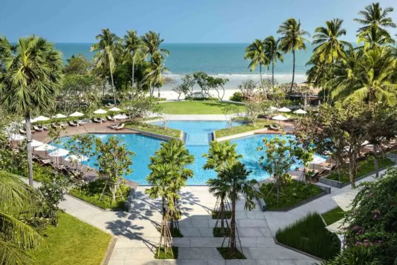 โรงแรมรีเจ้นท์ ชะอำ บีช รีสอร์ท (The Rege...