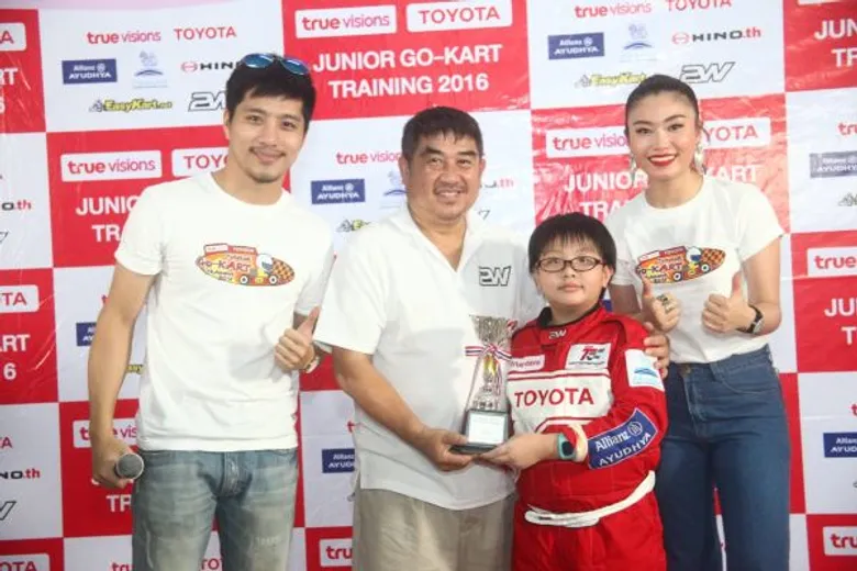 ตี๋-แอน-คชา-เอม ศิลปินบ้าน AF ทึ่งความสามารถของเยาวชนโตโยต้า จูเนียร์โกคาร์ท ปี 15