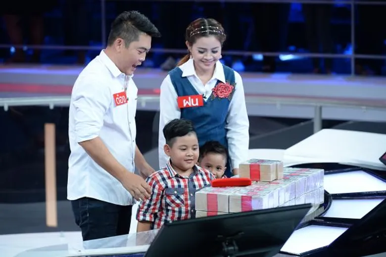 ทีวีไกด์: รายการ “The Money Drop ไทยแลนด์” “ต๋อง ชวนชื่น” ยกครอบครัว พิชิต 7 คำถาม “เดอะมันนี่ดร็อปฯ” เตรียมกวาดรางวัลเพื่อทุนการศึกษาลูกชาย!!!