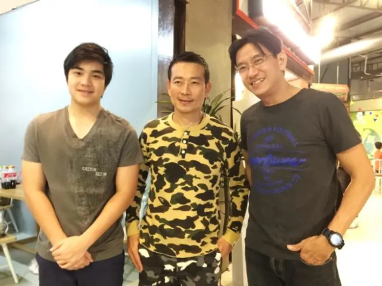 ทีวีไกด์: รายการ "ที่นี่หมอชิต" “พ่อดู๋ –ลูกเอม” พาท่องเที่ยวสิงค์โปร์ ตะลุยโลกล้านปีที่ Dinosaur Planet