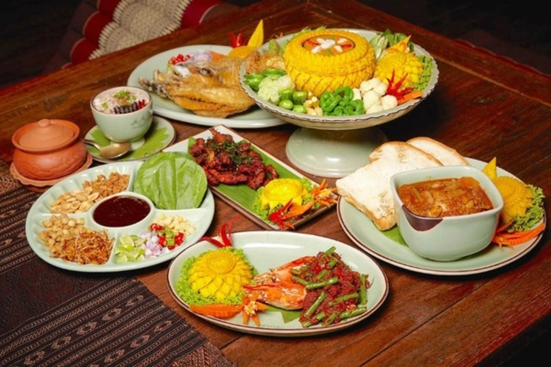 เรือนมัลลิการ์ ย้อนรอยวิถีกินอยู่อย่างไทยในอดีต จัดเปิบมือพร้อมสำรับคาวหวานกว่าร้อยเมนูคุณภาพ