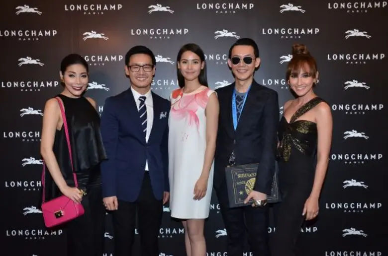 นางเอกสาวสุดชิค ญาญ่า-อุรัสยา (กลาง) ร่วม...