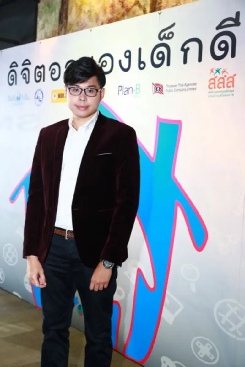 กว่า 300 ครอบครัวตื่นตัวแก้ปัญหาลูก “ติดจอ-ติดเกม” พ่อ แม่ ลูก จูงมือเข้าอบรมค่าย “ดิจิตอลของเด็กดี” หวังลดภาวะเสี่ยง ร่วมจัดสรรชีวิตครอบครัวให้สมดุล สสส. กระตุ้นสร้างการรู้เท่าทันสื่อให้กับเด็กและเยาวชน
