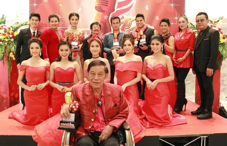 คุณสนอง โสตถิลักษณ์ พร้อมด้วย คุณพิสิษฐ์ ...