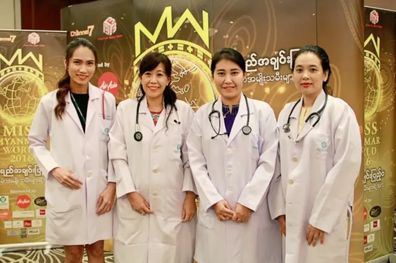 แพทย์หญิงผ่องพรรณ ทานาค พร้อมด้วยทีมแพทย์...