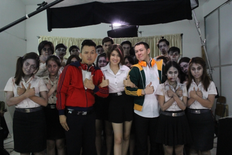 เปิดฉากภาพยนตร์นักศึกษาฮาเฮี้ยนด้วยการส่ง...