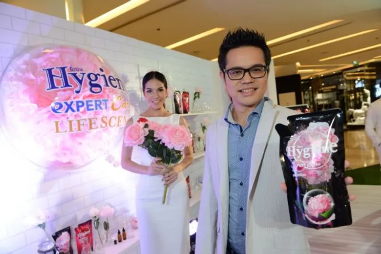 “ไฮยีน” ชูจุดแข็งนวัตกรรม LIFE SCENT? (ไลฟ์เซ้นท์) เปิดตัวผลิตภัณฑ์และพรีเซ็นเตอร์ใหม่!! คาดรายได้รวมเติบโตเพิ่ม 50%