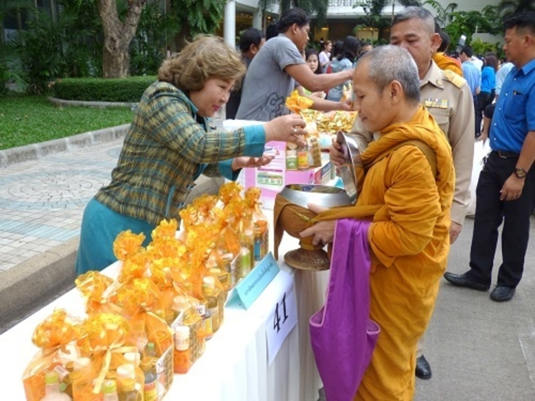 นางสาวอัญชุลี สิมะเสถียร รองกรรมการผู้จัด...