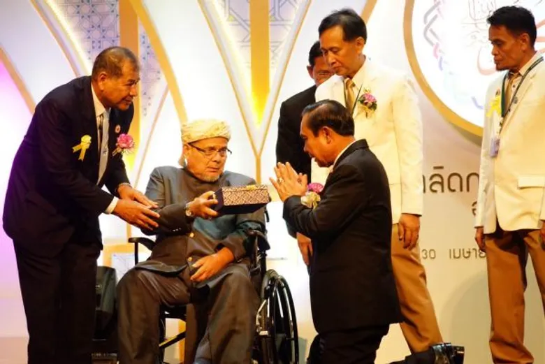“เมาลิดกลาง ฮ.ศ.1437” หวังการอยู่ร่วมกันอย่างสุขสันติ เชิดชู “นบีมูฮำมัด ผู้นำการพัฒนาฮาลาล ผู้รังสรรค์สังคมพหุวัฒนธรรม”
