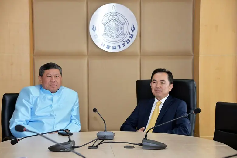 นายจักรกฤศฏิ์ พาราพันธกุล อธิบดีกรมธนารักษ์ ร่วมการ...