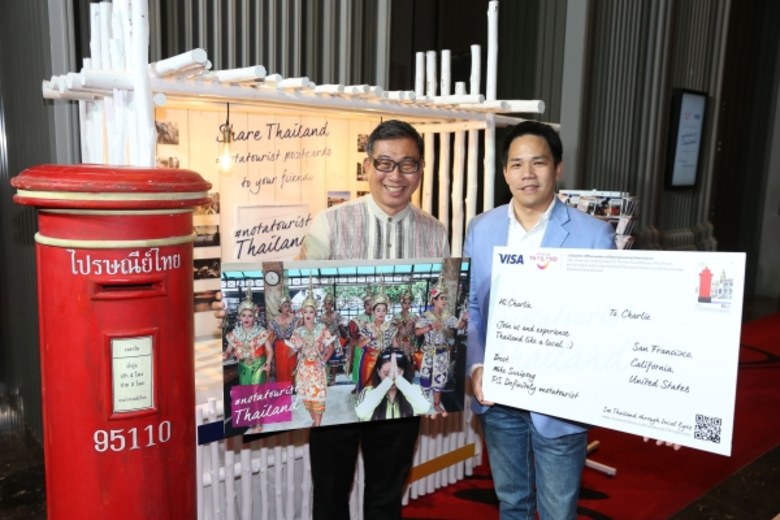 นายสุริพงษ์ ตันติยานนท์ (ขวา) ผู้จัดการวี...