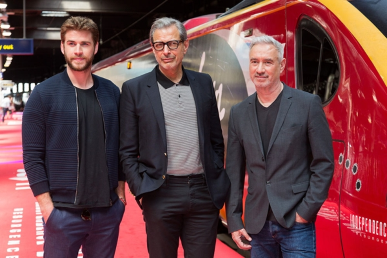 เลียม เฮมส์เวิร์ธ นำทีมเปิดตัวขบวนรถไฟ Independence Day: Resurgence ที่ ลอนดอน ประเทศอังกฤษ