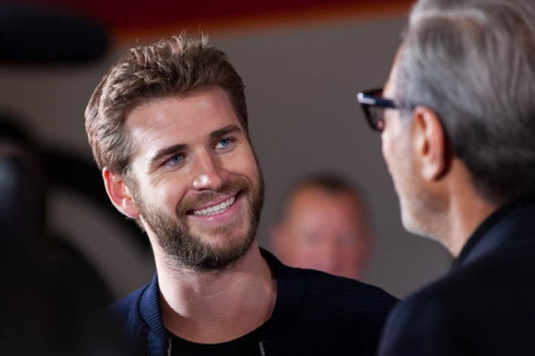 เลียม เฮมส์เวิร์ธ นำทีมเปิดตัวขบวนรถไฟ Independence Day: Resurgence ที่ ลอนดอน ประเทศอังกฤษ