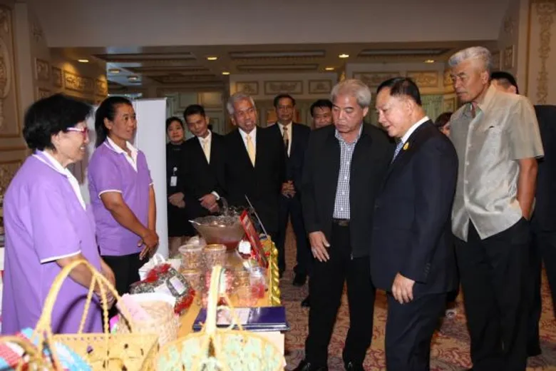 รมว.พม. มอบนโยบาย และมอบประกาศนียบัตรเชิดชูเกียรติ “ผู้นำโรงเรียนผู้สูงอายุต้นแบบ”