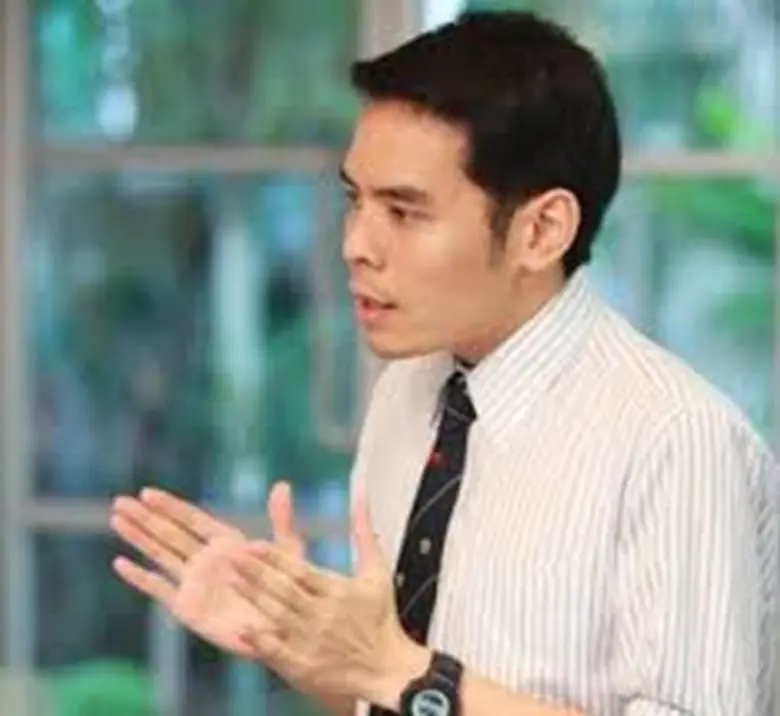 นายแพทย์กฤษดา ศิรามพุช ผู้อำนวยการศูนย์เวชศาสตร์อาย...