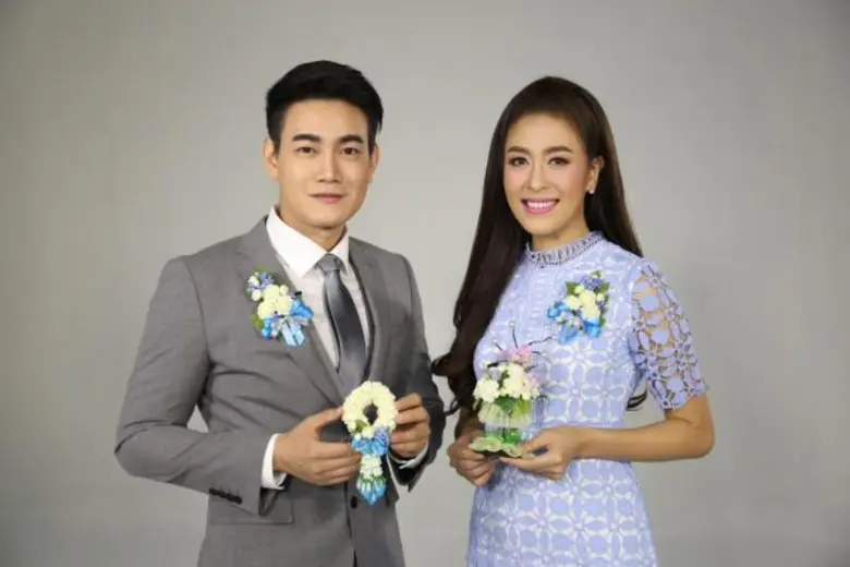 “ฟลุค-โบว์ลิ่ง” สื่อรักแทนใจ พรีเซ็นเตอร์ “ดอกมะลิวันแม่ ปี 2559”