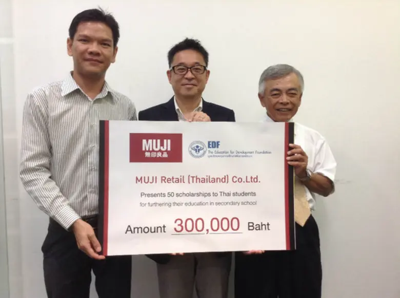 ด้วยความมุ่งมั่นตอบแทนสังคมไทยโดยเฉพาะในก...