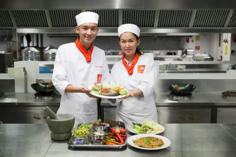 แผนกอาหารไทย โรงเรียนดุสิตธานีการโรงแรม ร...