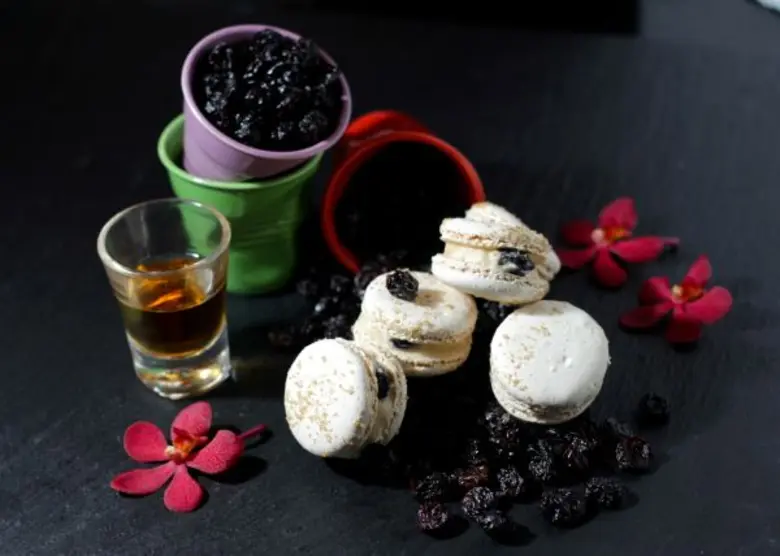 อร่อยสองมาการองรสชาติใหม่... ขนมหวานชิ้นพิเศษสำหรับทุกโอกาส ณ โรงแรมพูลแมน คิง เพาเวอร์ กรุงเทพ