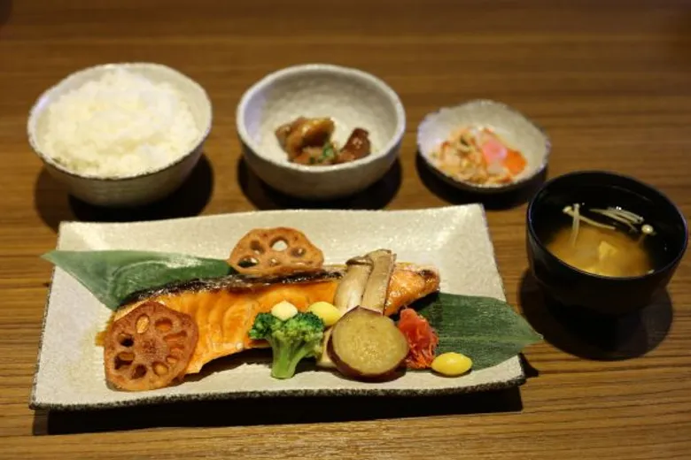 ร้านอาหารญี่ปุ่นเซ็น เสิร์ฟแคมเปญ “Salmon Hunter” คัดสรรค์เมนูแซลมอนสดใหม่สไตล์ญี่ปุ่นแท้ เอาใจคนรักสุขภาพ