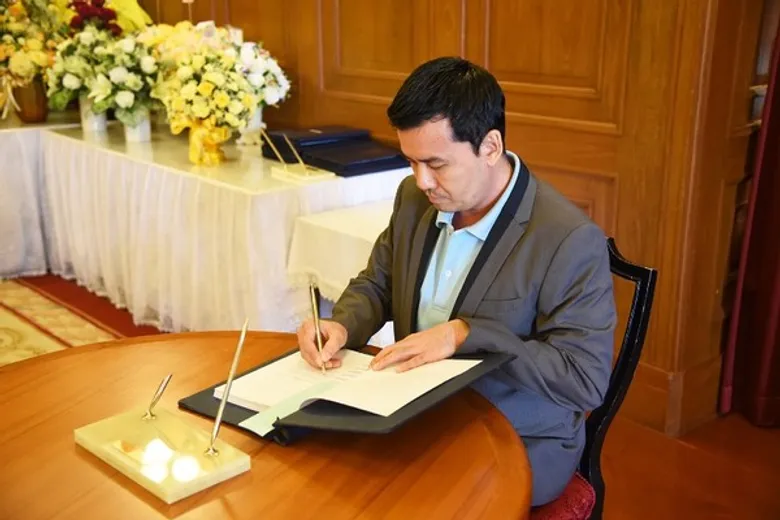 สถานีวิทยุ TRS 99.5 ร่วมลงนามถวายพระพรพระบาทสมเด็จพระเจ้าอยู่หัวฯ เพื่อเป็นการถวายความจงรักภักดี และขอให้พระองค์หายจากอาการประชวรโดยเร็ว