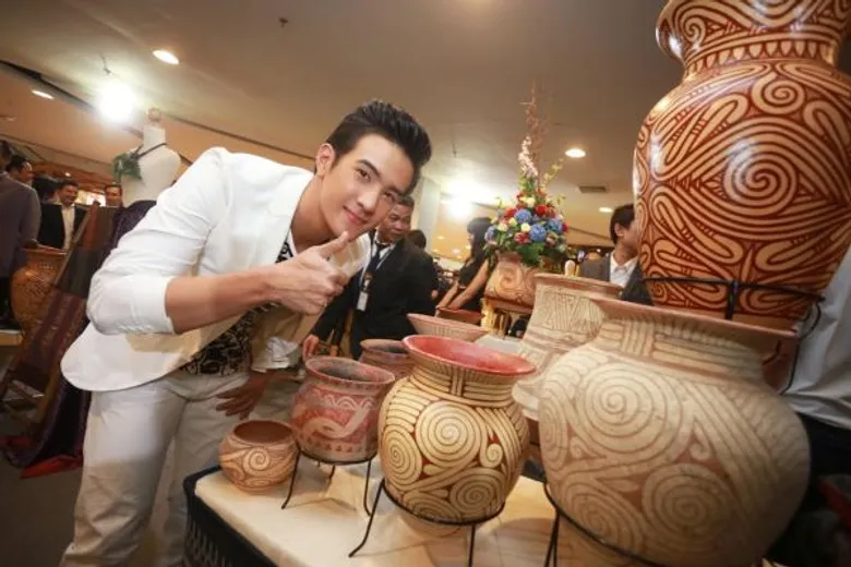 เจมส์ มาร์ บุกเซอร์ไพร์สให้กำลังใจผู้ประกอบการ SME ในงานเปิด “เอสเอ็มอี มาร์เก็ตเพลส- ไทยช่วยไทยบายประชารัฐ”