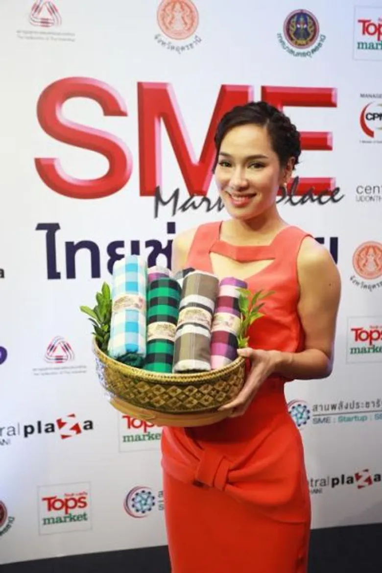 เจมส์ มาร์ บุกเซอร์ไพร์สให้กำลังใจผู้ประกอบการ SME ในงานเปิด “เอสเอ็มอี มาร์เก็ตเพลส- ไทยช่วยไทยบายประชารัฐ”