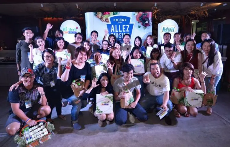 'ดีเจ แจ๊คไรเดอร์’ นำทีมชาวเอฟเอ็ม วัน เข้าครัวแบบแนบเนื้อ!!! ฉบับเนื้อโกเบสุดพรีเมี่ยม!!! ใน... 'FM ONE Allez Cuisine with เชฟชุมพล : EAT MEAT WEST’